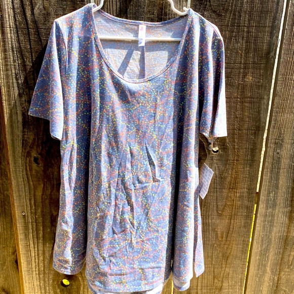 NWT LuLaRoe confetti print Perfect-T top - Picture 3 of 7